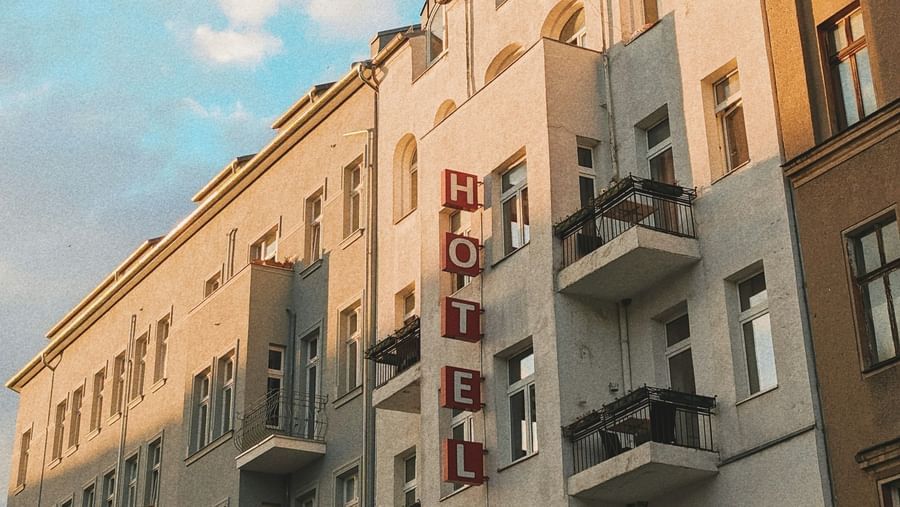 barthelemy-de-mazenod-97jgJembjuE-unsplash 586c641e