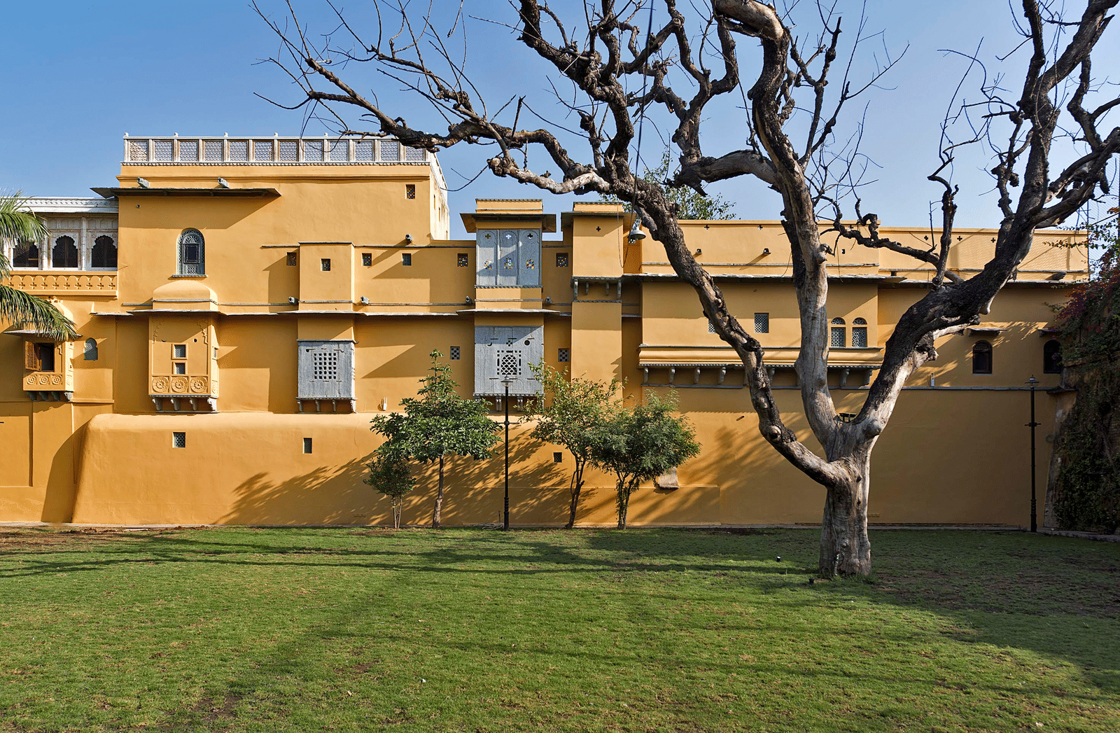 gogunda-palace-meetings-events-neem-garden-06