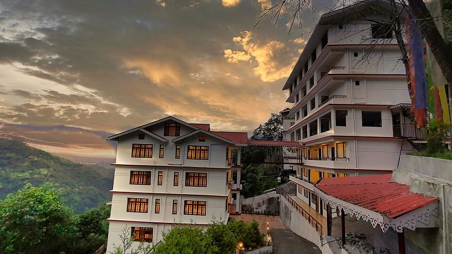 Dream Villa Retreat, Pelling - Picturesque facade of out hotel in Pelling
