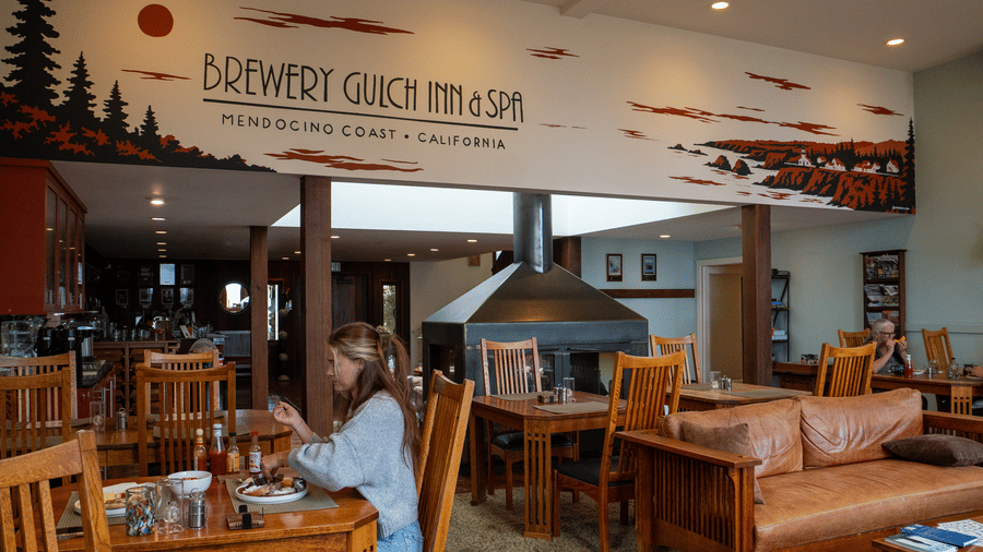 01-brewery-gulch-inn-great-room-lounge-and-breakfast-dining-wide