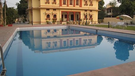 Devi Nketan Swiming Pool IMG 7140