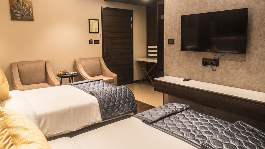 view of twin beds of a Premium Room 
