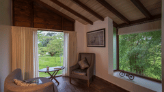 seating area in Courtyard Superior
