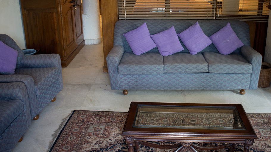 suite sitting area