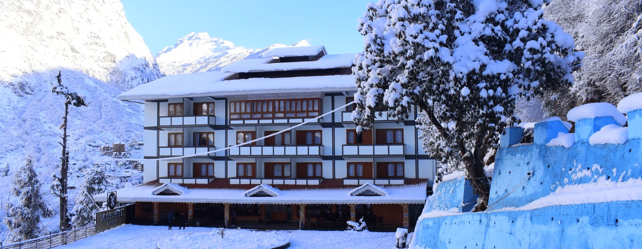 A facade image of Yashshree, Lachung where the hotel building and its surrounding is seen to be covered in snow