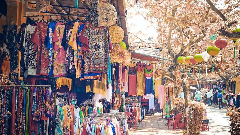 Enjoy  shopping experiences in Jaipur during your stay Clarks Amer 2