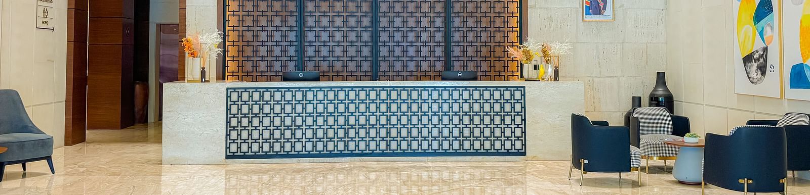 Spacious lobby at KertelSuites, featuring a stylish and elegant chandelier hanging overhead