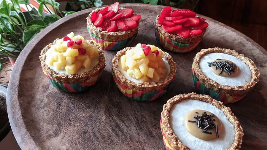 Desserts kept on a tray
