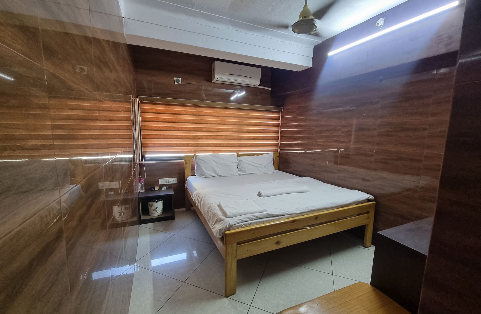 Corner view of the Double Bed Room With Air-conditioning featuring a double bed in the side.