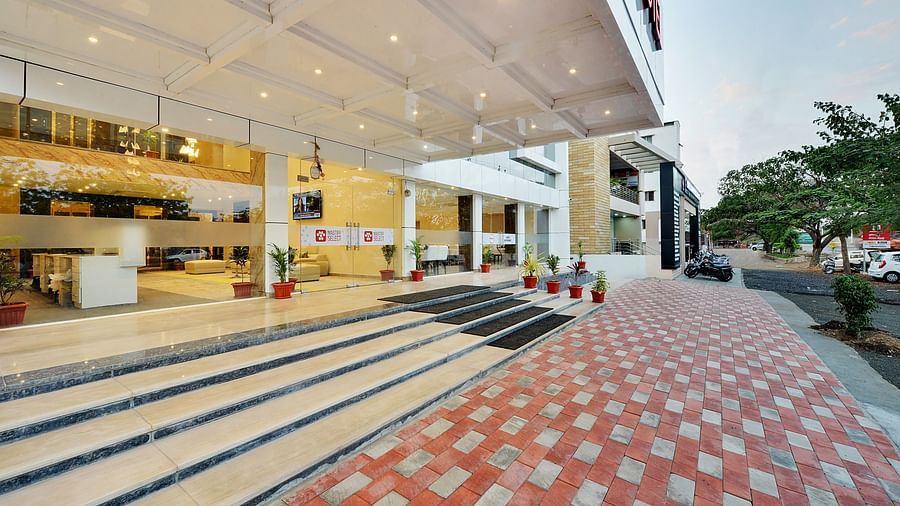 exterior hotel view - entrance
