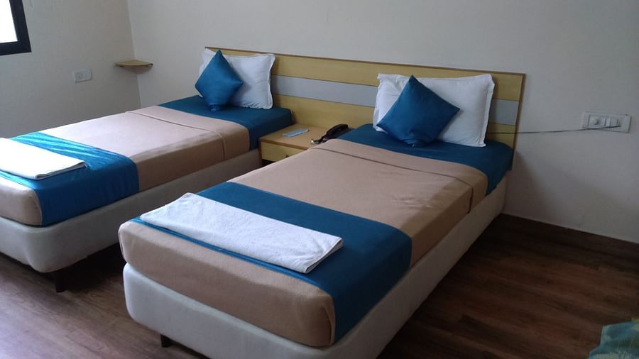 Room Electronic City Hotel Online Suites Bangalore 2
