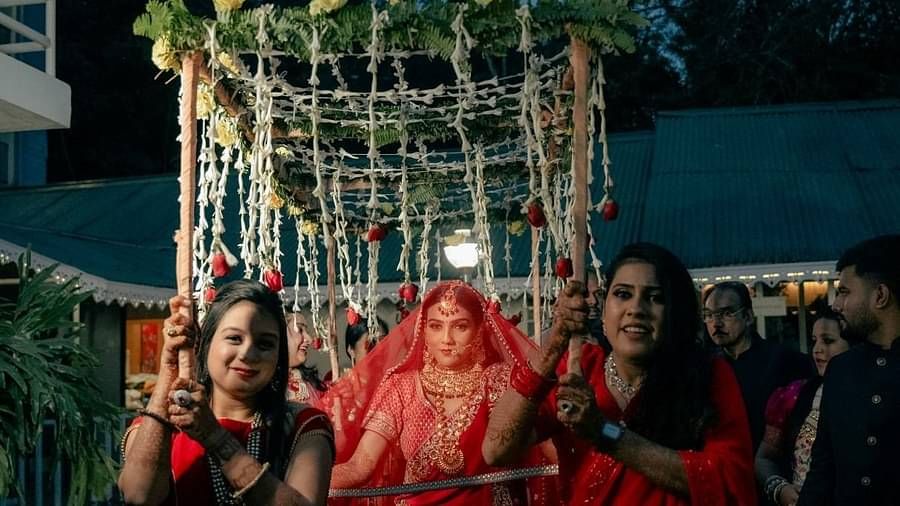 A bride walking towards the mandap in the evening