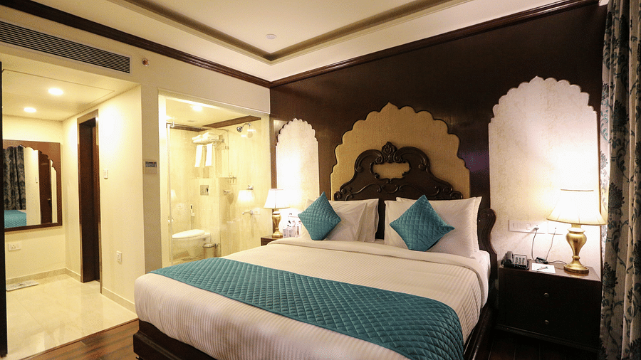 deluxe twin room at comfort inn sapphire, jaipur