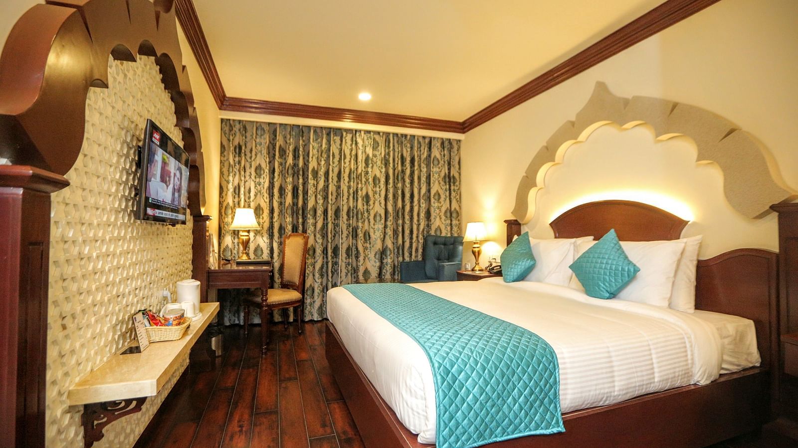 deluxe room at comfort inn sapphire, jaipur