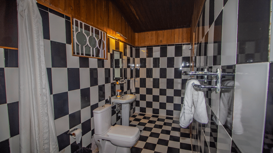 Gleneagles executive club room bathroom