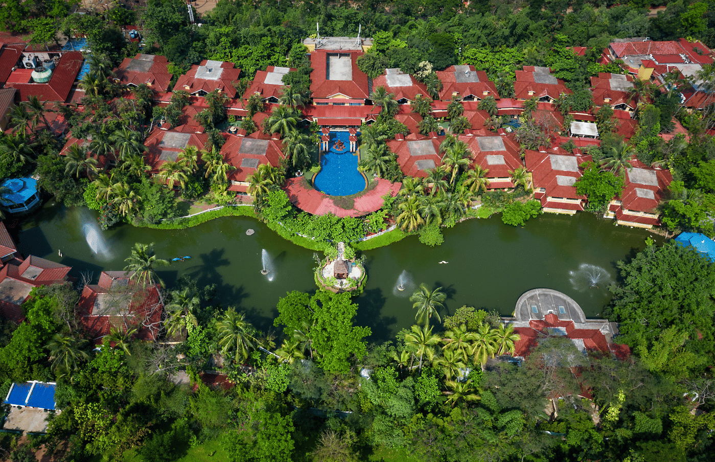 Mayfair Lagoon, photo 1