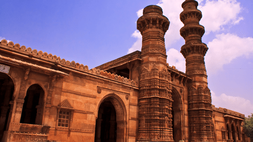 Bibiji s Masjid  Zulta Minara