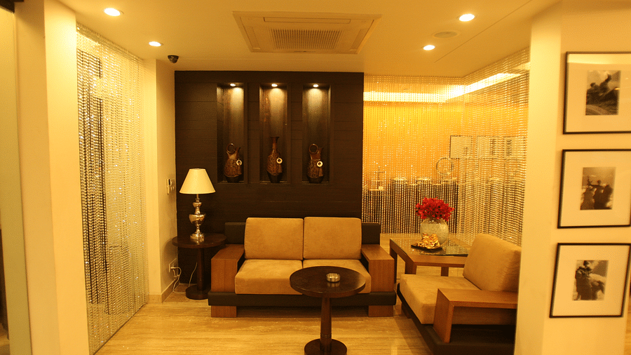 Emblem Hotel, New Friends Colony, New Delhi Delhi Seating Emblem Hotel New Friends Colony New Delhi