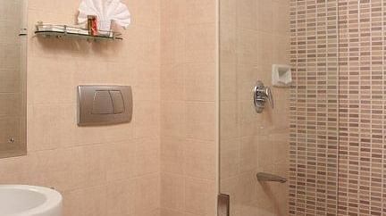 green forest BATH ROOM