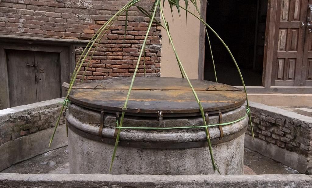 Side view of a covered well