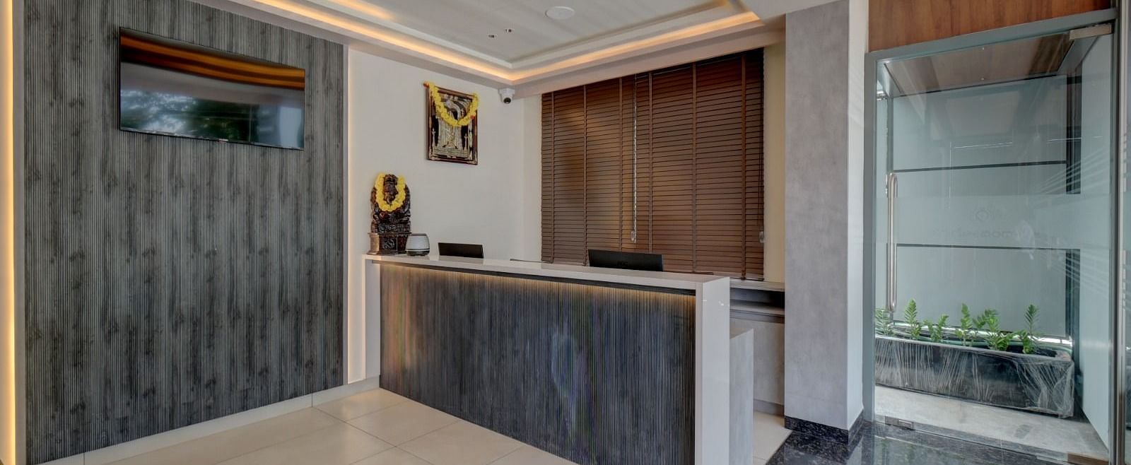 An image of the reception area at Hari Govindas, Siddappa Square, featuring a reception desk.