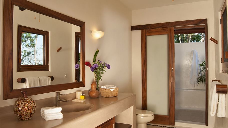 Solana boutique B&B Zihuatanejo Azulillo grand suite bathroom Solana BandB Zihuatanejo Mexico