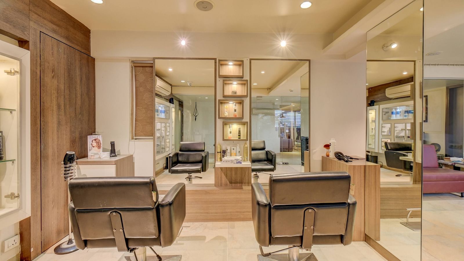 Luxurious spa treatment room setup with mirrors at the SSK spa 