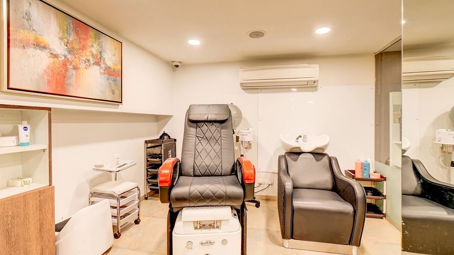 Luxurious spa treatment room setup at the SSK spa 