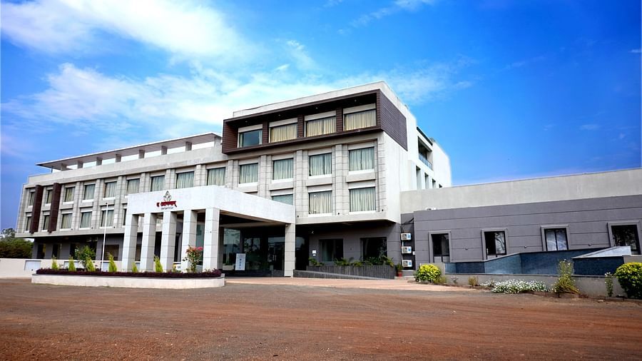 alt-text Resort building