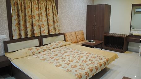 Hotel Swagath, Hazra Road, Kolkata Kolkata Deluxe Room Hotel Swagath Kolkata 8