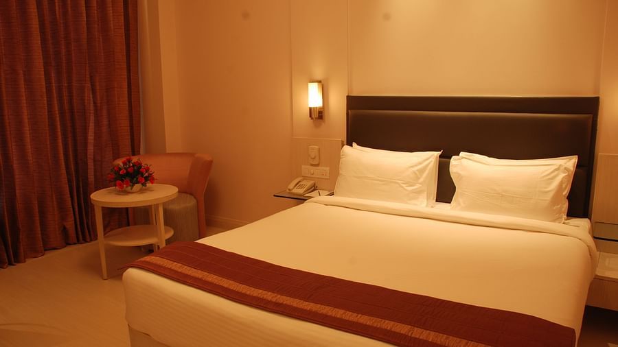 Deluxe Rooms at Hotel Sarovar Portico Naraina New Delhi 9