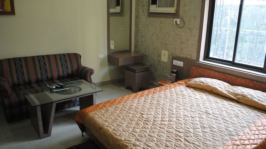 Hotel Venkateswara, Prince Ghulam Mohammad Road, Kolkata Kolkata Deluxe Room Hotel Swagath Kolkata 4
