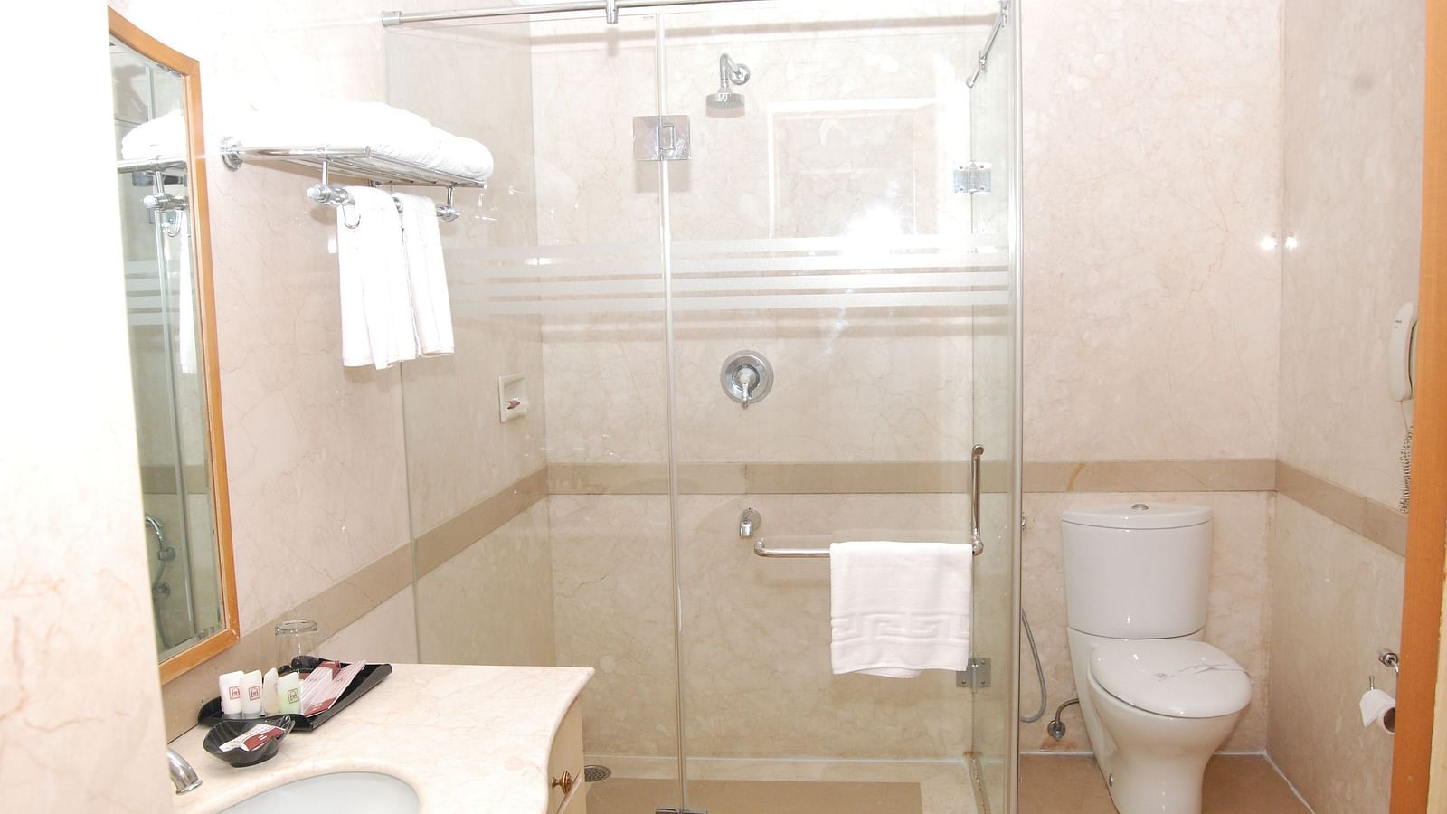 suite beth room 017