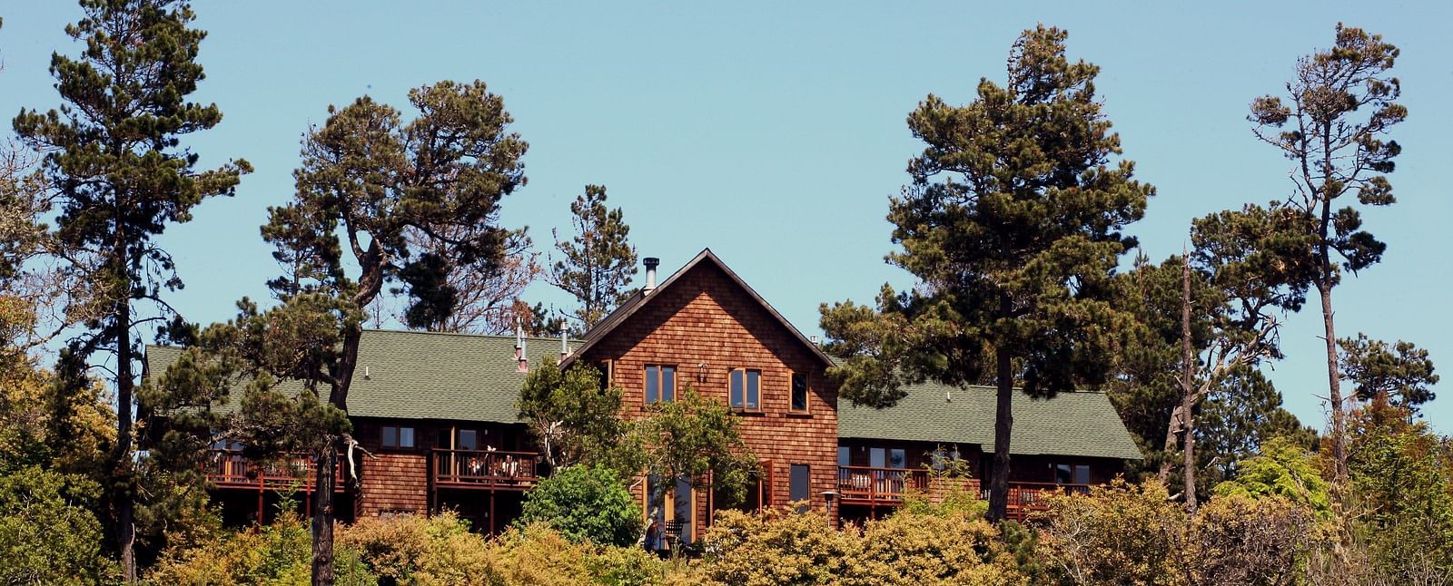 A charming wooden resort nestled among tall trees - Brewery Gulch Inn & Spa