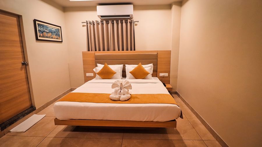 Image of Super Deluxe Room with a bed and an AC above it at Clarks Inn Express, Udaipur.