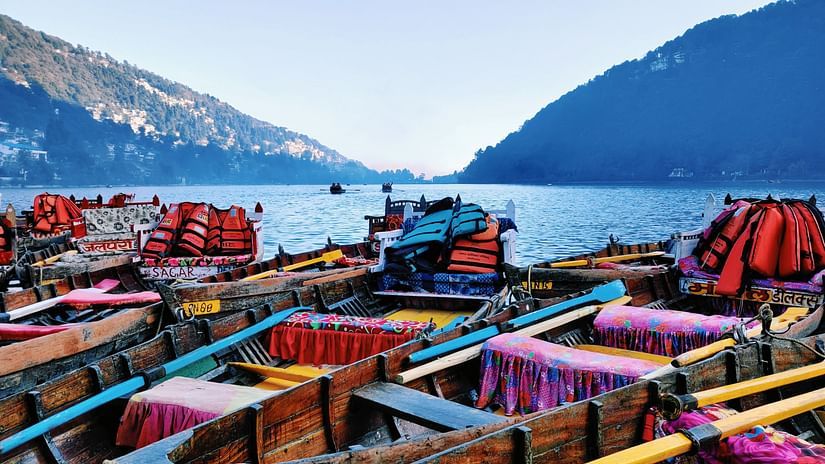 An Image of multi coloured boats by the lake
