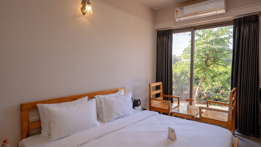 STUDIO CANDID-337250