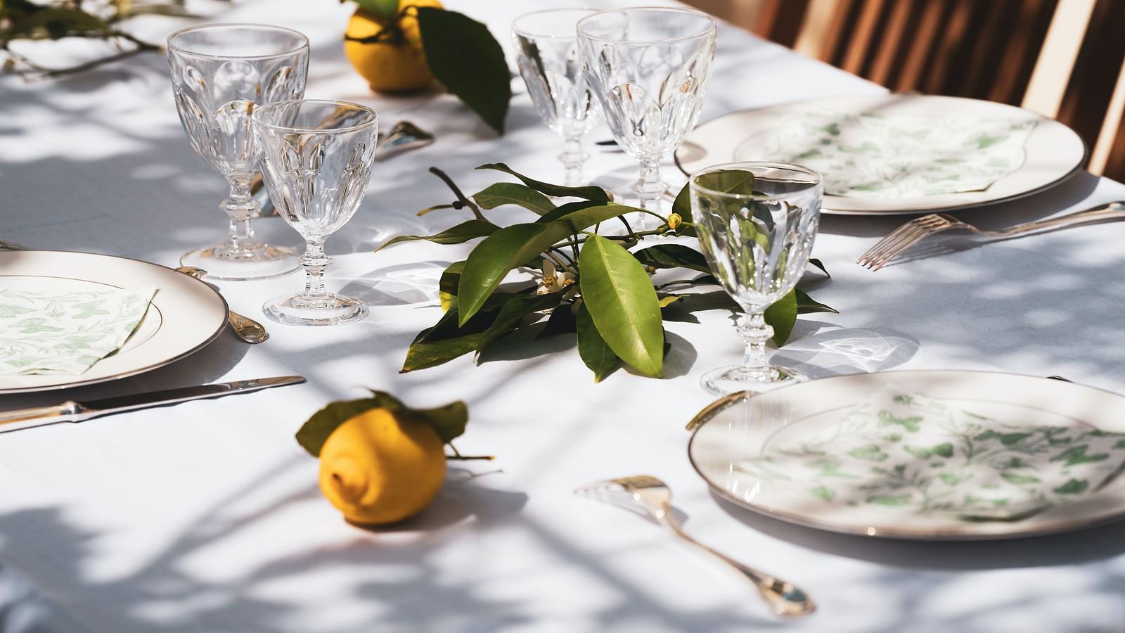Image of a table with lemons and cutleries placed on it.