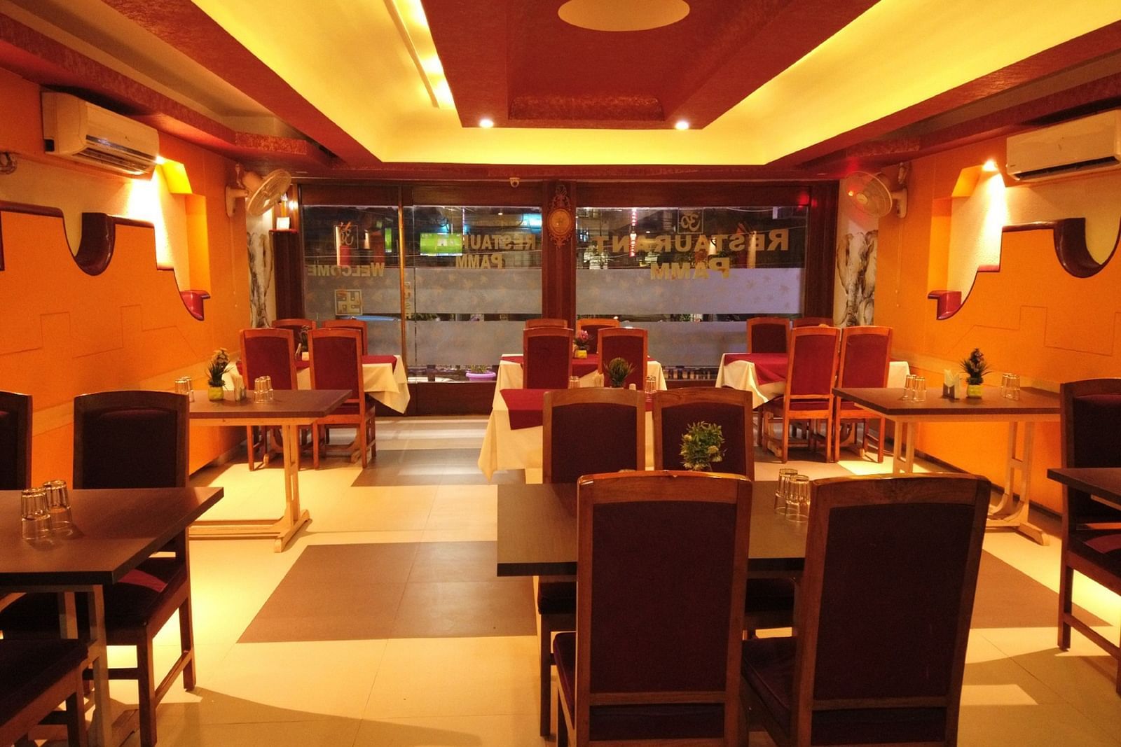Restaurant in Ecotel Vinayak