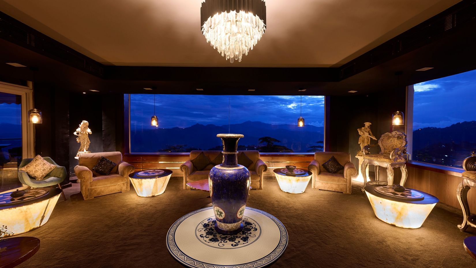 LOUNGE 2