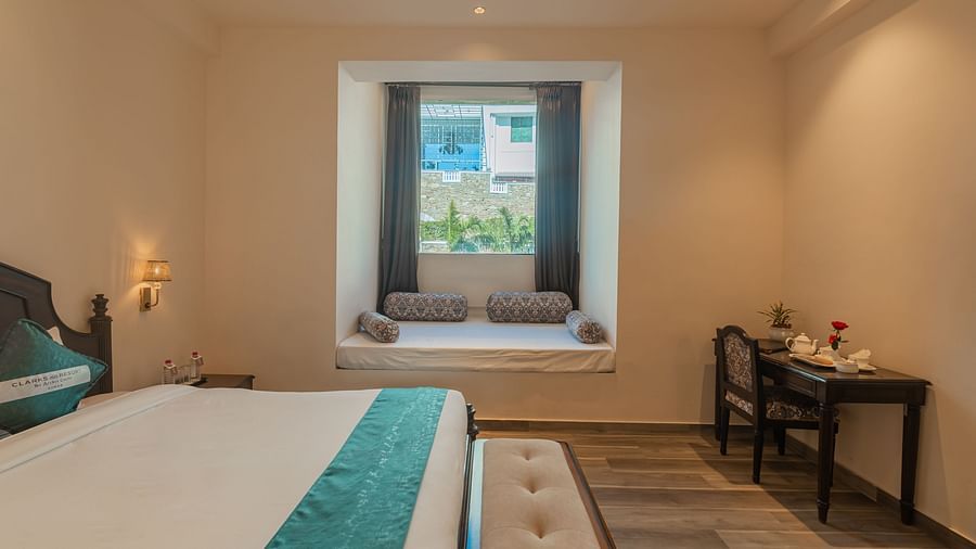 Room featuring a traditional alcove window at Clarks Resort The Archi's Castle, Ajmer.