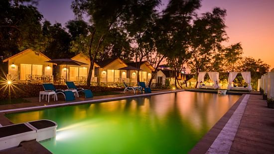 swimming pool at night - White Wood Resort, Morjim