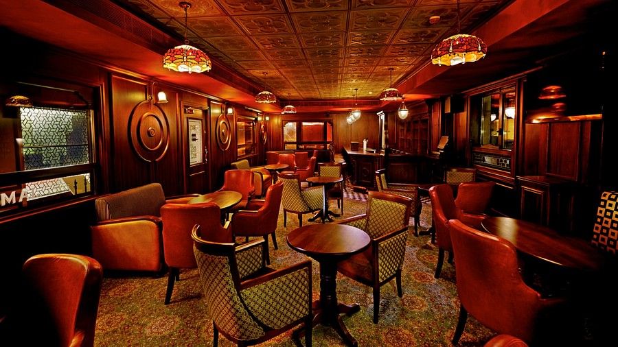 The Moon and Six Pence, Hablis Hotel, Pub in Chennai 3