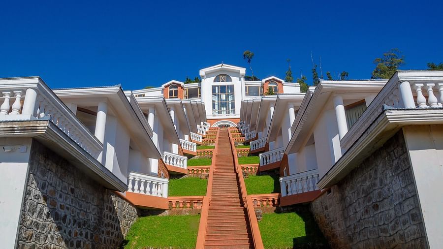 Resort View from down at La Montana by TGI