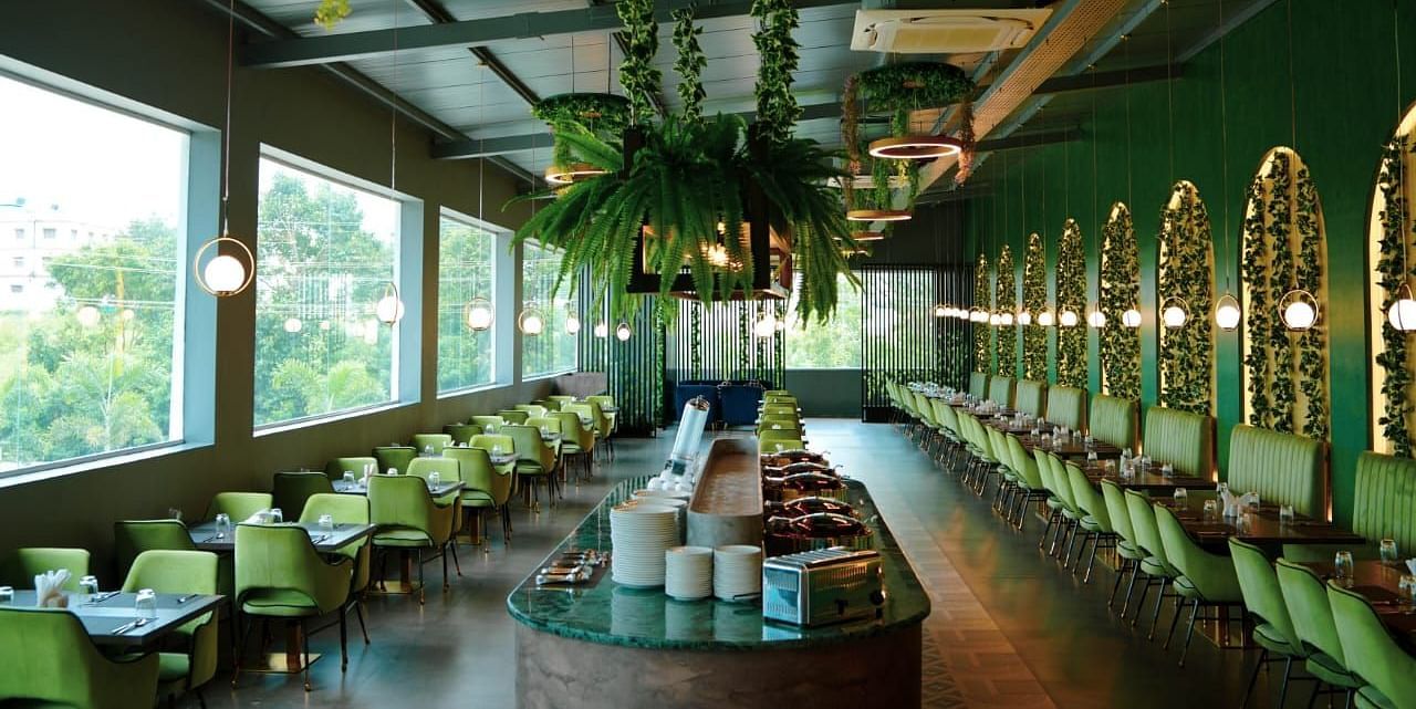 Dining4