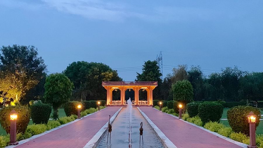 Outdoor Lawns Mughal Foutains Baradari