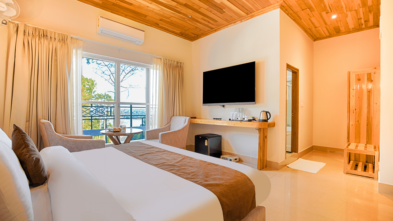 deluxe room with lake view& bathtub