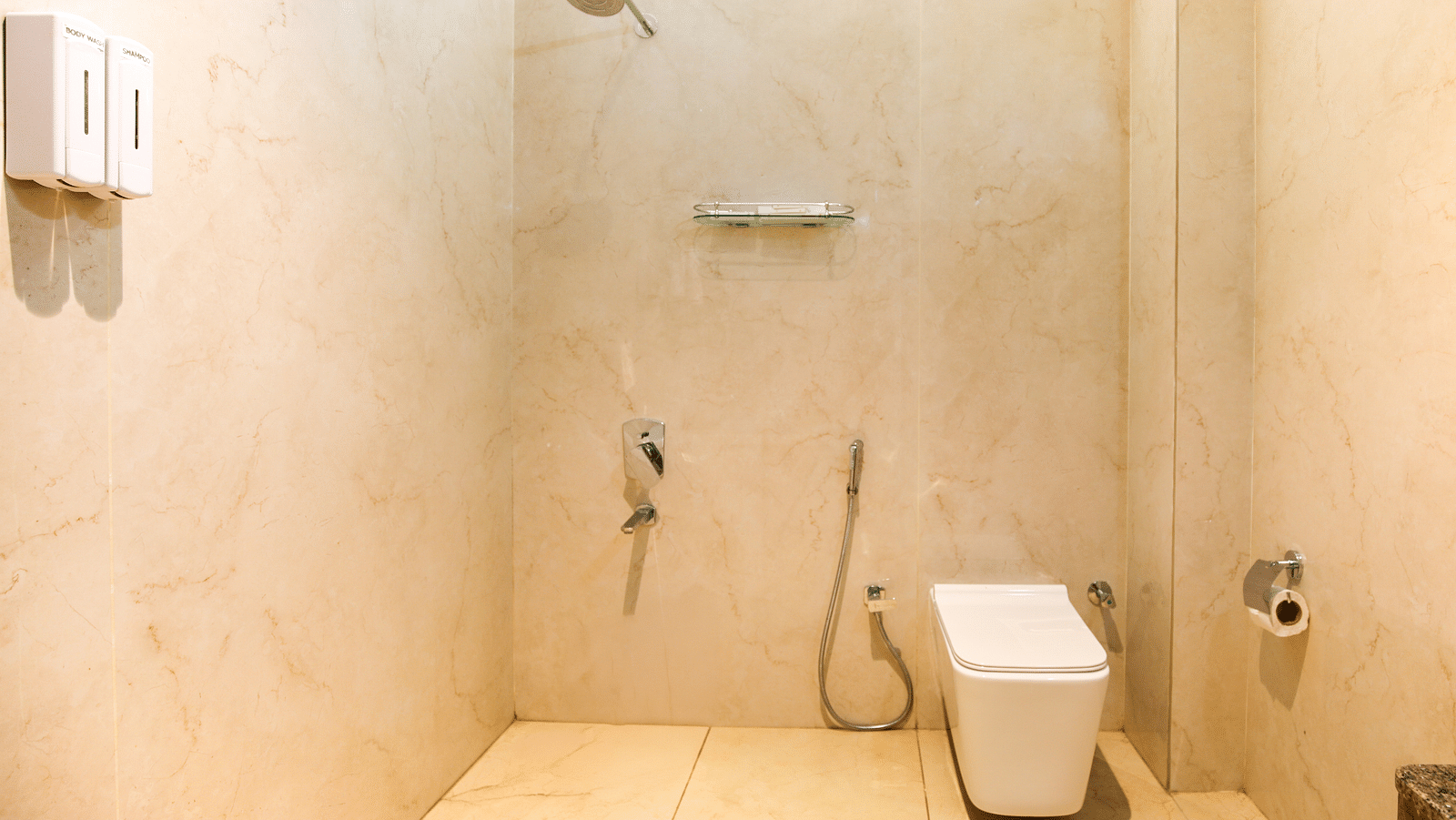 super deluxe room washroom