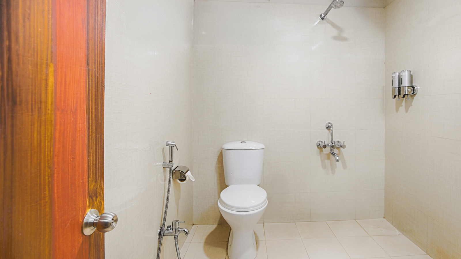 king cottage room washroom
