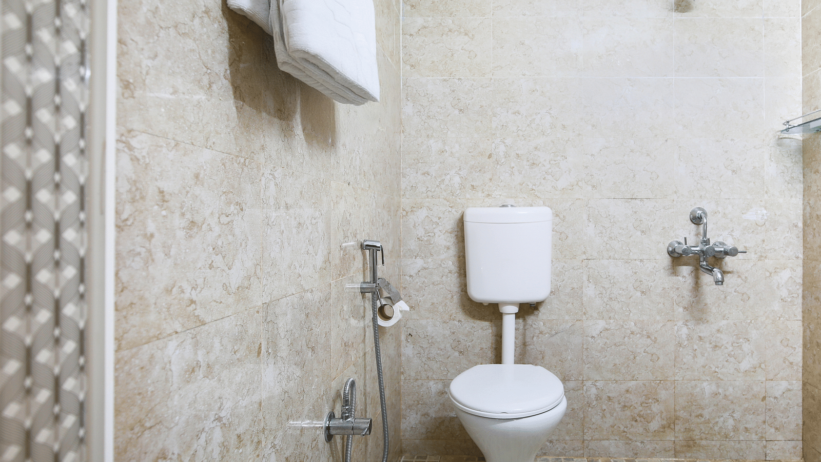 queen cottage washroom
